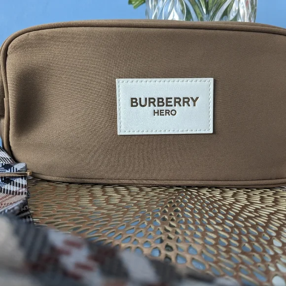 Burberry - Picture 2 of 10